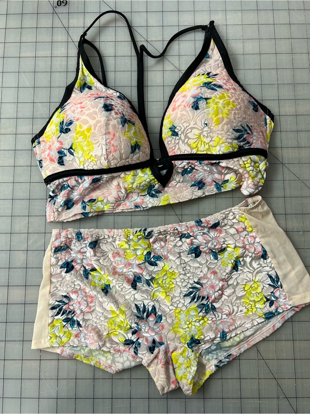 PINK - circa 2018 lingerie bralette and boy short set - size large